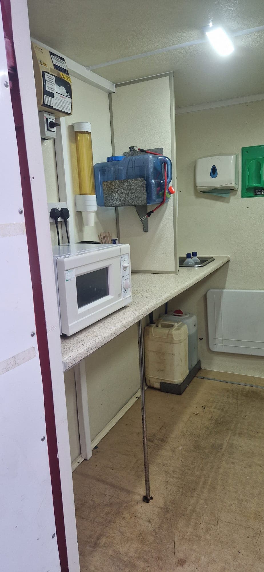 Welfare unit canteen area with microwave and worktop